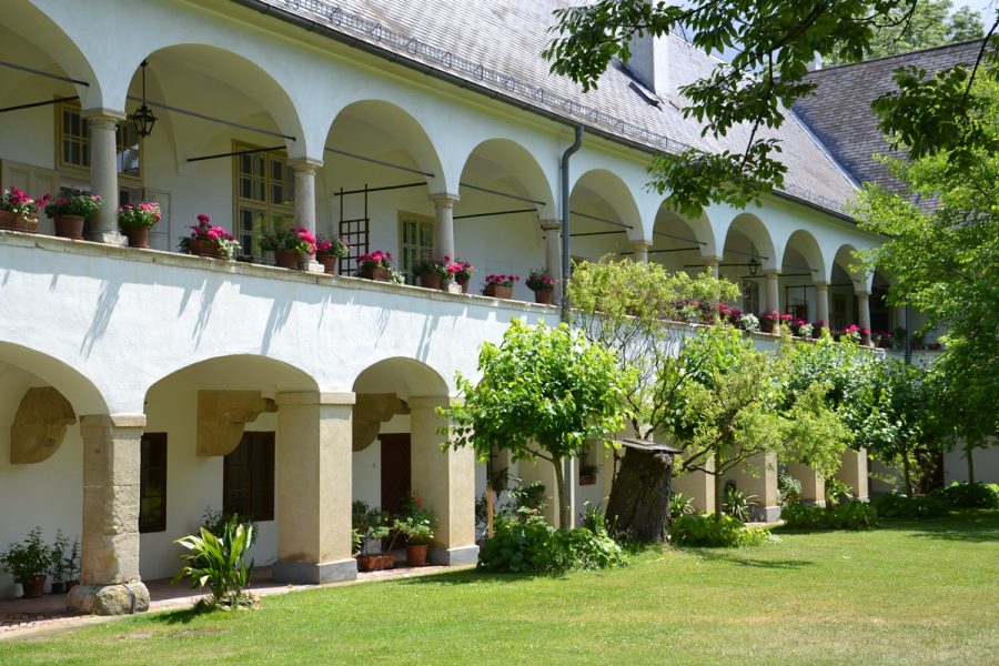 Arkadenhof Schloss Lackenbach